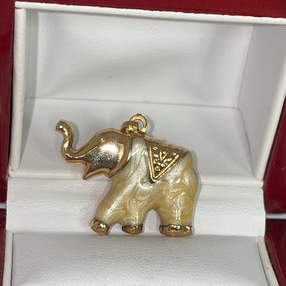 Lucky Elephant pendant charm for necklace or bracelet trunk up luck Vintage Gold - Picture 1 of 11